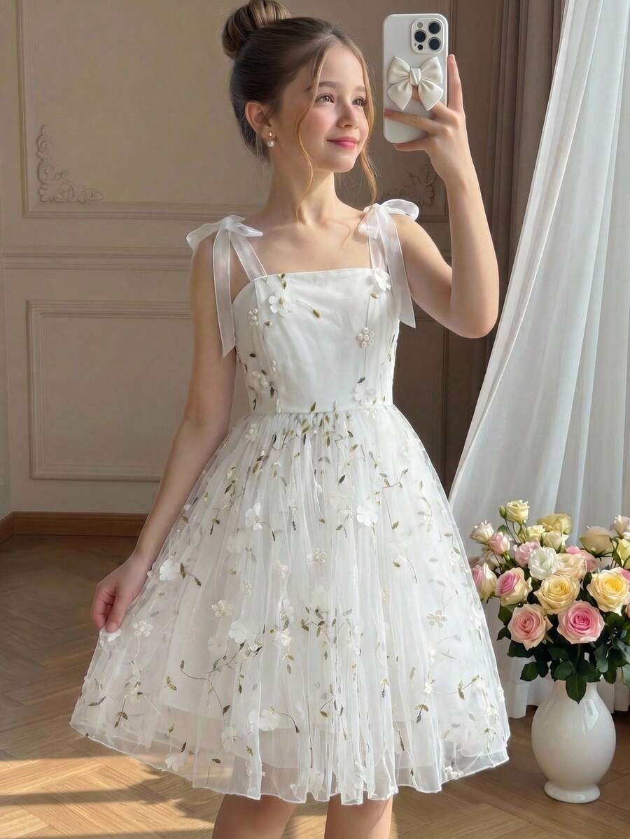 Pitira Đầm chữ A dài đến đầu gối màu trắng lưới thêu hoa, dây mảnh, viền bèo nhún, dành cho bé gái tuổi teen, kiểu dáng thanh lịch cổ điển, thích hợp cho các dịp tiệc tùng, đám cưới hoặc lễ kỷ niệm. - trắng - Xem 1