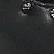 黑色環繞鉚釘