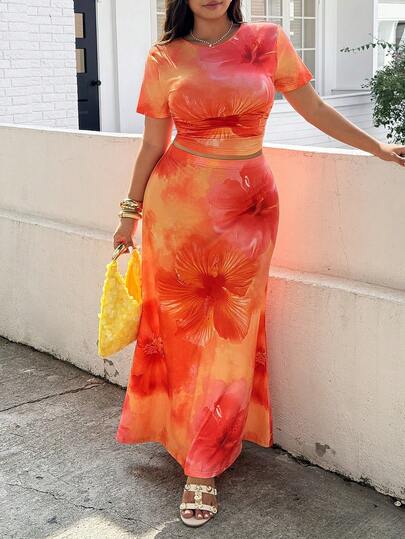 SHEIN EZwear Bộ đồ 2 mảnh dành cho nữ cỡ lớn, in họa tiết hoa, tay ngắn và chân váy, thích hợp cho kỳ nghỉ hoặc đi biển.