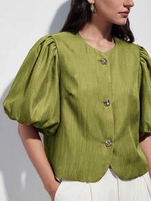 Aveloria Modichic Áo kiểu nữ thanh lịch, cao cấp, sang trọng, chất liệu giống satin, cổ tròn, cài cúc kim loại, tay cánh hoa. - màu xanh lá - Xem 2