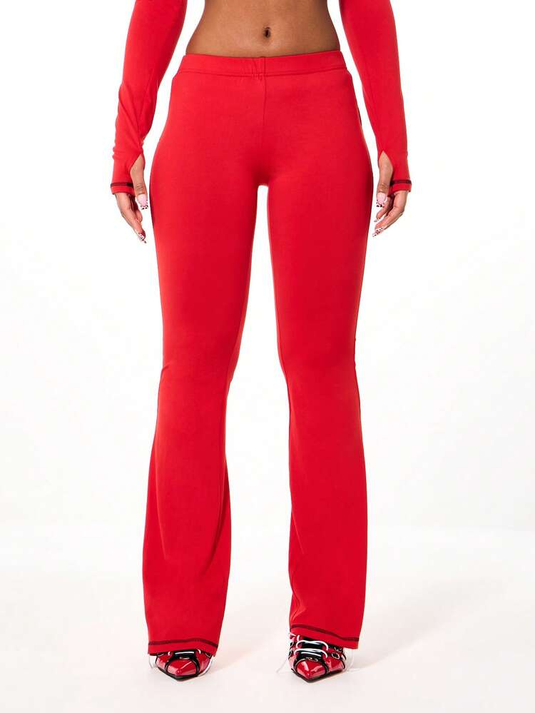 SUMWON WOMEN Legginsy z rozszerzanymi nogawkami i wysokim stanem w kolorze czerwonym, z kontrastowymi czarnymi przeszyciami i graficznym wzorem