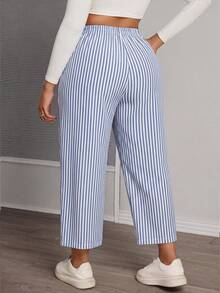 SHEIN PETITE CURVE PETITE CURVE 大码蓝白条纹棉质休闲裤，带口袋和侧开衩，适合春夏休闲、度假、通勤穿着。这款阔腿棉质裤风格百搭，充满波西米亚风情，性感迷人。条纹阔腿裤，夏季休闲裤，春季百搭单品。 - 藍白色 - 查看 3