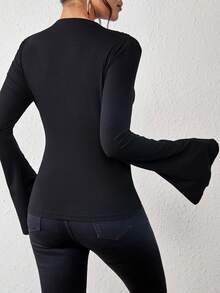 SHEIN ChicEase 纯色褶饰前喇叭袖 T 恤 - 黑色 - 查看 2