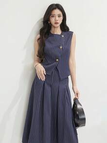 Heiryn Bộ đồ 2 món dành cho nữ: áo không tay cài nút bất đối xứng kẻ sọc và chân váy ngắn. - Màu xanh hải quân - Xem 3