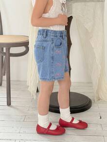 SHEIN Quần short Bermuda dáng rộng bằng vải denim xanh, họa tiết nơ hồng, dành cho bé gái. - Rửa nhẹ - Xem 5