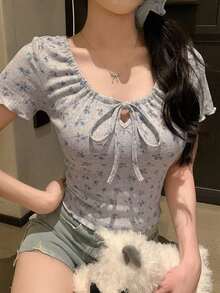 DAZY 夏季新款蝴蝶結裝飾修身女款T恤，適合約會與外出穿著的圖案印花上衣 - 灰色 - 查看 3