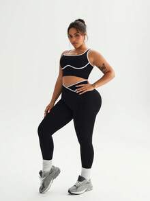 Dewbera Dewbera Plus Size Women Contrast Color Close-Fitting Comfortable Sports Set - Black and White - View 7