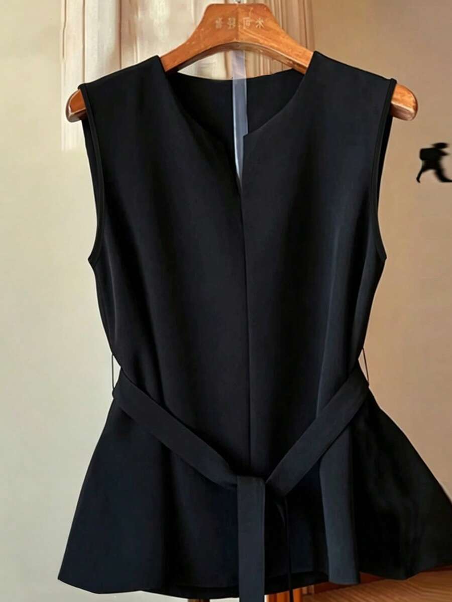SHEIN Clasi Blusa sin mangas con cuello en V entallado de unicolor para mujer - Negro - Ver 1