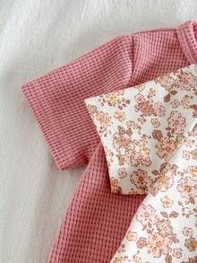 Loomiva Conjunto de 2 piezas de pelele de manga corta y pantalones cortos con estampado floral suave de punto para bebé recién nacida - Rosa Pálido - Ver 4