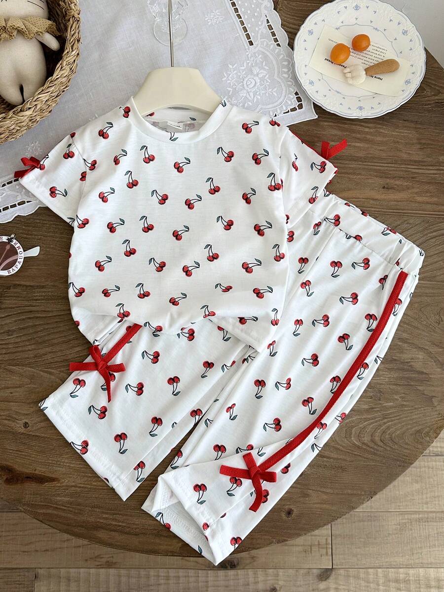 SHEIN 2pcs/Setelan Dua Potong Kasual Musim Panas untuk Bayi Perempuan: Atasan Lengan Pendek Kasual Motif Ceri dengan Pita dan Celana Panjang