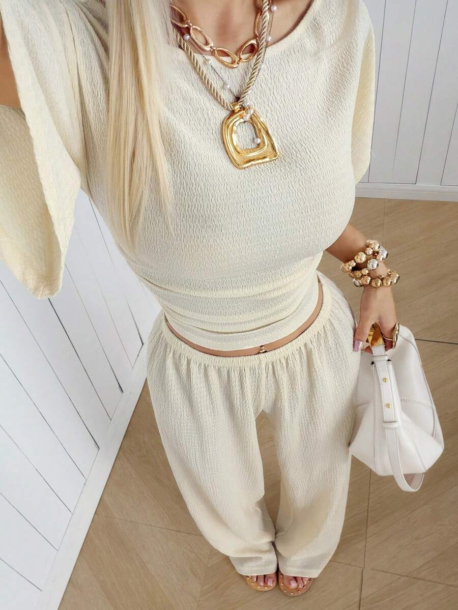 SHEIN EZwear Bộ đồ mặc nhà dành cho nữ gồm áo thun nhún eo có họa tiết và quần dài dệt kim kiểu dáng thoải mái. - Màu be - Xem 1