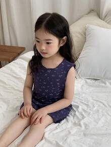 DAZY Bộ đồ ngủ 2 món cho bé gái, gồm áo hai dây và quần short in họa tiết toàn thân. - Màu xanh lam - Xem 7