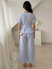 SHEIN Elenzya Bộ đồ 2 món dành cho nữ mùa hè đi biển, gồm áo ngắn tay kẻ sọc và quần dài. - Xanh và trắng - Xem 2