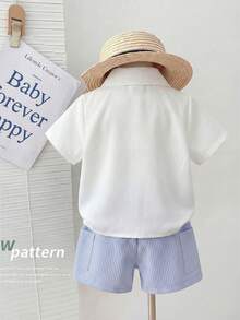 6个月-3岁婴幼儿男童白色衬衫搭配蓝白条纹短裤套装，短袖衬衫和短裤，清新配色，简约风格，学院风，婴幼儿套装，夏季服装 - 藍白色 - 查看 2