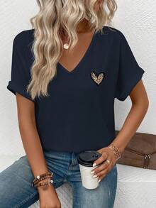 Selamara Nueva camiseta casual de mujer con elementos de estampado de corazón y leopardo, cuello en V - Azul Marino - Ver 6