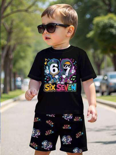Bộ đồ thể thao thường ngày cho bé trai, gồm áo thun ngắn tay và quần short in hình chữ "Six Seven" nhiều màu sắc, kiểu dáng rộng rãi, thoải mái, thích hợp cho các hoạt động ngoài trời, thể thao, đi học và các dịp khác.