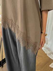 SHEIN LUNE 女士休闲纯色不对称下摆蕾丝拼接T恤，春夏日常基本款 - 卡其色 - 查看 7