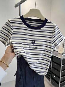 Everyssa Áo thun ngắn tay nữ kiểu dáng thường ngày, thêu chữ và hình trái tim, phối sọc tương phản, thích hợp mặc đi làm, mùa hè. - Nhiều màu - Xem 1