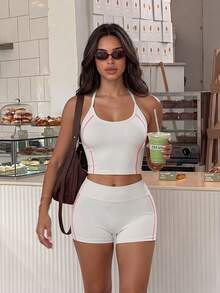 WanderVale Bộ đồ nữ gồm áo croptop không tay và quần short, kiểu dáng thường ngày. - Màu be - Xem 1