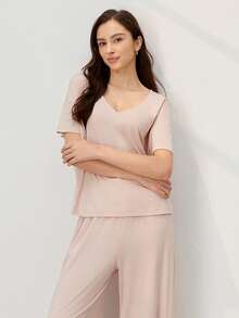 LUVLETTE Bộ đồ ngủ mùa hè tông màu kem mềm mại làm từ chất liệu TENCEL™ Modal, kiểu dáng cơ bản, gồm áo thun và quần, thoáng mát dành cho nữ. - Màu be - Xem 7