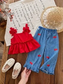 SHEIN Bộ đồ hè 2 mảnh cho bé gái, áo yếm màu đỏ và quần short denim thêu hình quả anh đào, thích hợp cho đi chơi, mặc ở nhà, chơi thể thao nhẹ và dự tiệc vui vẻ. - Đỏ - Xem 3