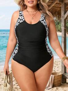 SHEIN CURVE+ بدلة سباحة قطعة واحدة للنساء ذوات الأحجام الكبيرة، بطبعات ملونة ولحمالات سميكة وكشكشة الخصر، مناسبة للشاطئ والمنتجعات - أبيض وأسود - مشاهدة 7
