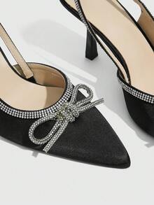 CUCCOO SZL Giày sandal cao gót satin đính đá và nơ, kiểu dáng sang trọng nhẹ nhàng, mũi nhọn tôn dáng, gót mảnh kết hợp đính đá lấp lánh, phù hợp với phái nữ thanh lịch, thích hợp cho hẹn hò, đi làm, dự tiệc. - màu đen - Xem 5