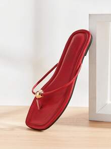 SHUZIA Sandal Jepit Datar Klasik Nyaman untuk Wanita dengan Ornamen Logam - Merah - View 6