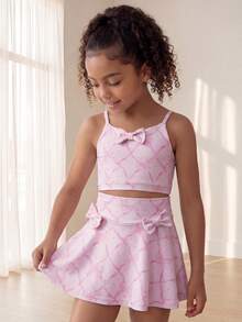 SHEIN Conjunto activo de niñas jóvenes con lazo rosa - Conjunto de top y falda con diseño de lazo y estampado de raqueta, tela elástica y suave a la piel, perfecto para deportes al aire libre, juegos en el patio y uso casual - Rosa - Ver 1