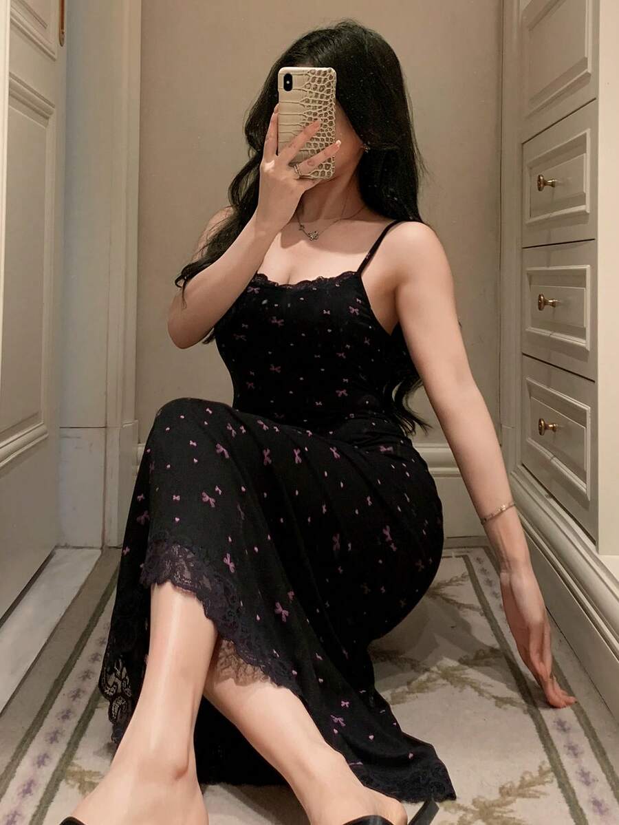 DAZY Vestido de ajuste ceñido con tirantes finos, estampado de lazo y parches de encaje, ropa de dormir de verano para mujeres - Negro - Ver 1
