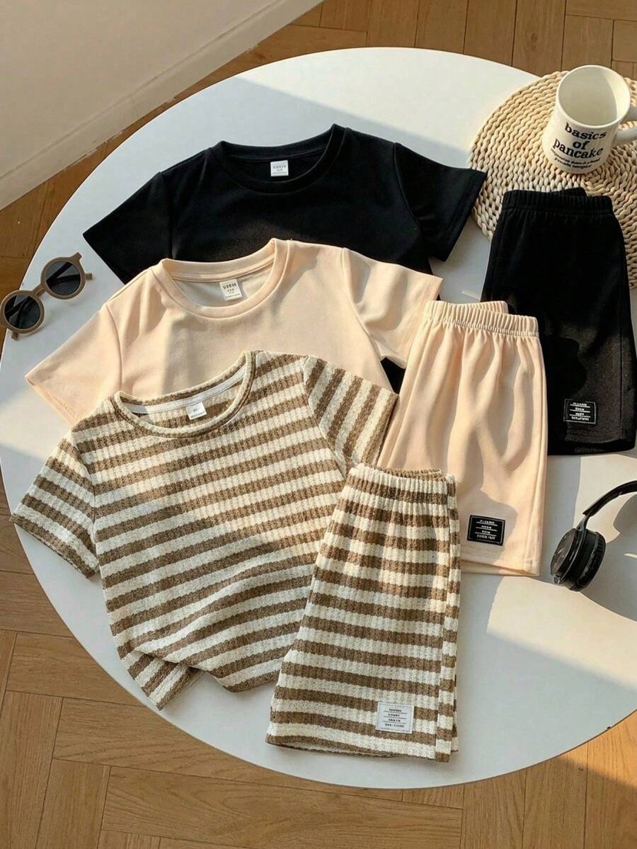 SHEIN 3件套儿童夏季服装,男童舒适休闲圆领短袖T恤,条纹T恤上衣,装饰短裤2件套,高性价比多件套,适合户外玩耍、街头摄影、派对、居家休闲等场合。 - 彩色 - 查看 1