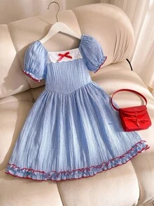 SHEIN Elladie kids 1 chiếc đầm công chúa mùa hè mới cho bé gái, kiểu dáng trễ vai, tay phồng, xếp nếp, thắt nơ ở eo, kẻ caro, dáng chữ A, dễ thương, ngọt ngào. - Màu xanh lam - Xem 3