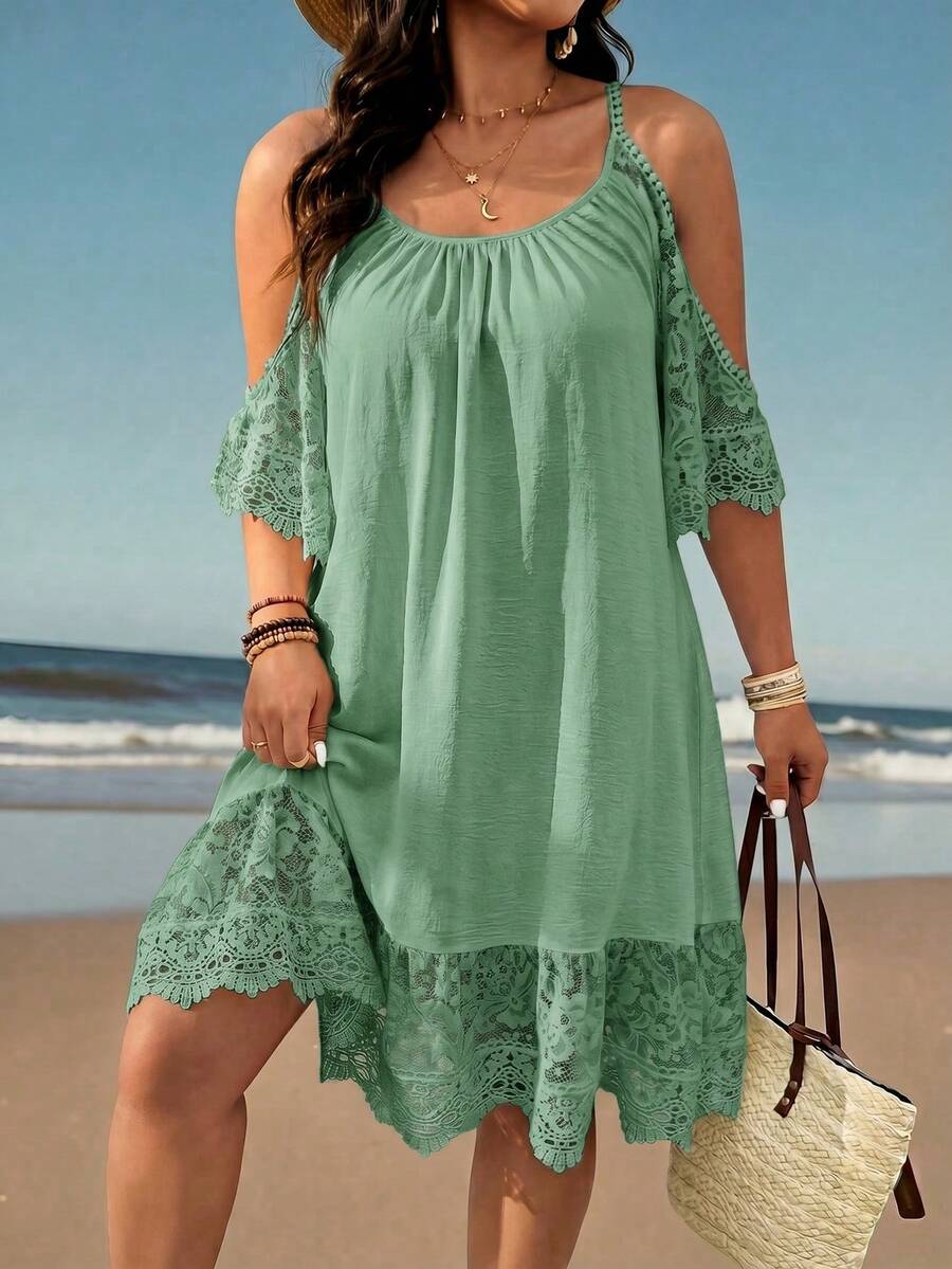 EMERY ROSE Gaun Midi Kasual Liburan Ukuran Plus dengan Kain Kerut Berenda Kontras, Bahu Terbuka, Lengan Pendek, Tali Renda, Leher Bulat, dan Hem Berenda Kontras. - Mint Green - View 1