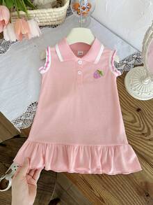 SHEIN 女嬰粉白條紋夏季 Polo 洋裝，可愛草莓刺繡對比領飾、荷葉邊飾邊、荷葉裙襬 A 字版型，適合上學與日常穿著 - 粉色 - 查看 9