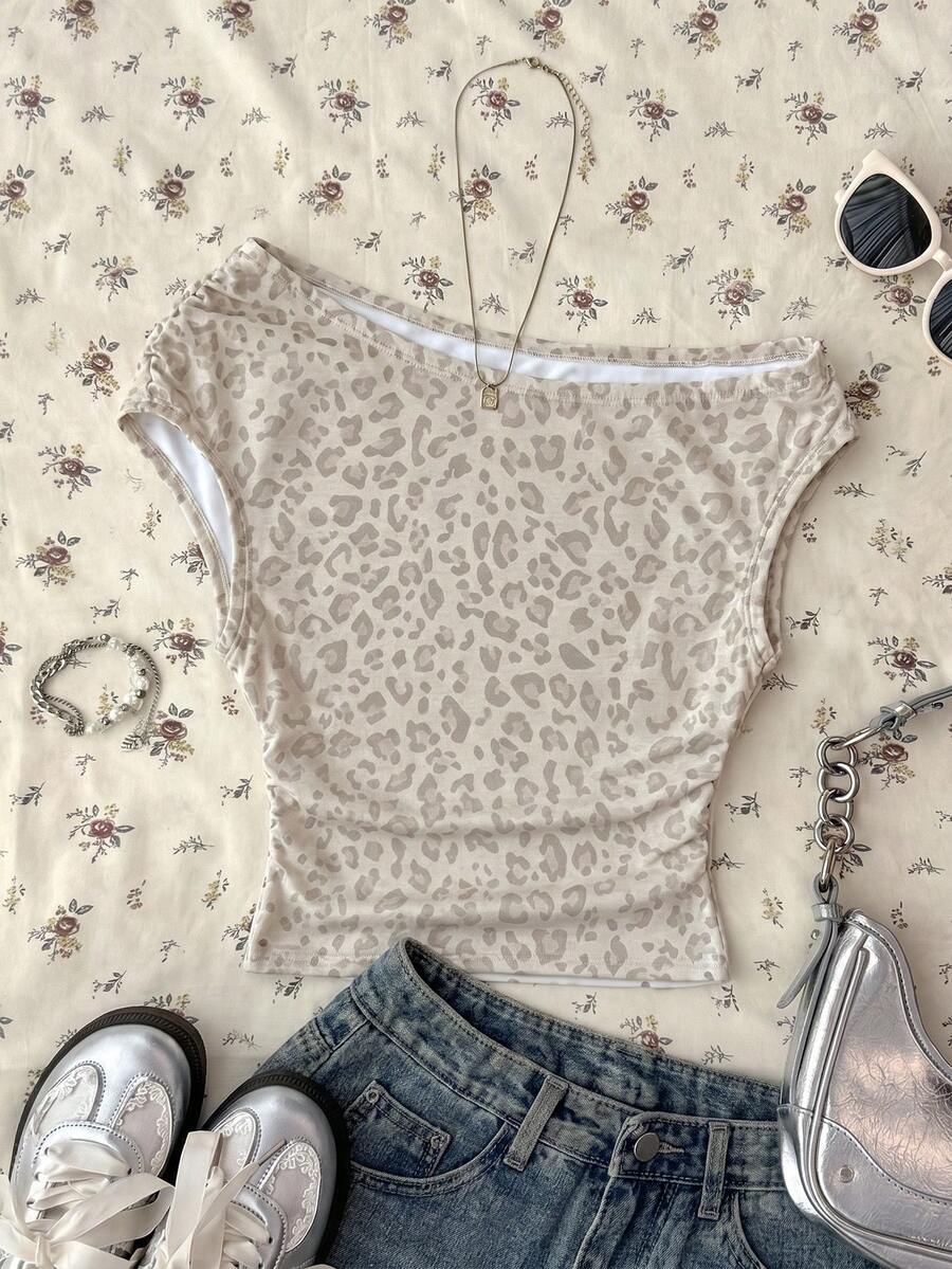 SHEIN Attitoon Áo croptop nữ ôm sát, bất đối xứng vai, họa tiết da báo cổ điển, xếp ly, thích hợp cho các buổi đi chơi, phong cách đường phố, trang phục sân bay, sang trọng, kỳ nghỉ biển. - Nhiều màu - Xem 1