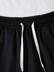 Manfinity EMRG Quần short thể thao nam cỡ lớn in họa tiết phong cách Gothic, quần short thể thao thường ngày có dây rút, quần short thể thao hip hop unisex, phù hợp cho nam và nữ mặc đi chơi. - Nhiều màu - Xem 4