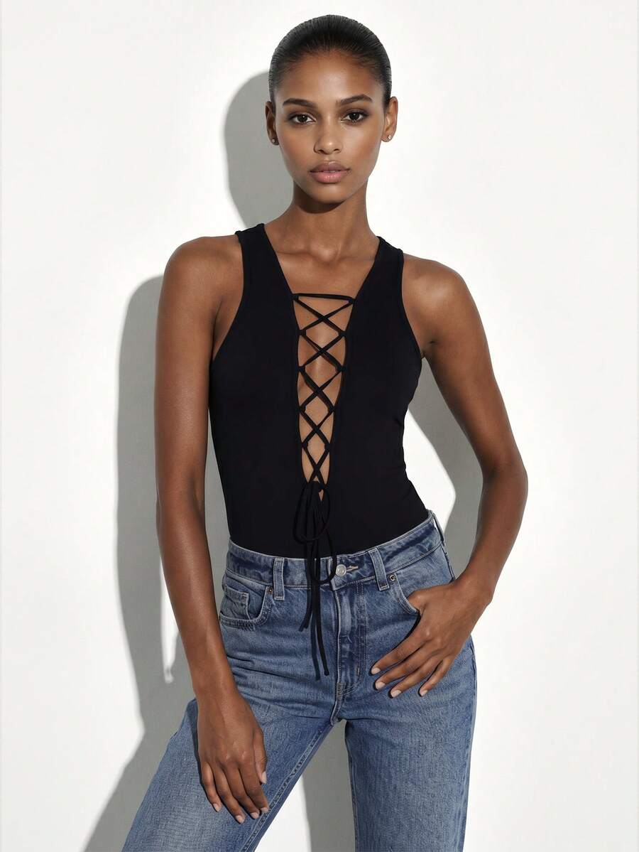 KSTM Tiefer V-Ausschnitt Schnürung Vorne Bodysuit mit gekreuzten Träger Details für Frauen, ärmelloses figurbetontes Top - Schwarz - Übersicht 1