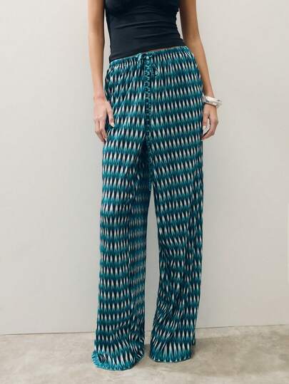 Nöista Quần ống rộng cạp cao in họa tiết, dáng rộng thoải mái, họa tiết bohemian và màu xanh lục nhạt giản dị, sẵn sàng cho kỳ nghỉ. Chúng thoáng mát, có độ rũ đẹp và mang lại sự thoải mái cùng phong cách tuyệt vời cho mùa hè. Một món đồ không thể thiếu, bắt mắt và đa năng cho trang phục hàng ngày, kỳ nghỉ và du lịch.