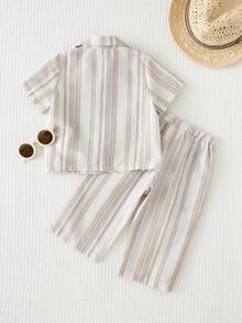 Cozy Pixies Baby Jungen Set aus einfarbigem, vielseitigem und bequemem Polokragen Kurzarm Cardigan Hemd und Hose mit Gummibund, 2-teilig - Khaki - Übersicht 2
