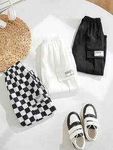 SHEIN Bộ 3 món đồ thể thao thường ngày cho bé trai, phong cách đường phố, dễ thương, màu đen, có logo trang trí, quần jogger rộng rãi màu trắng, quần jogger đen và quần jogger kẻ caro, thích hợp cho mặc hàng ngày, đi học, đi chơi, thể thao, mùa xuân/hè/thu/đông. - Đen và trắng - Xem 4
