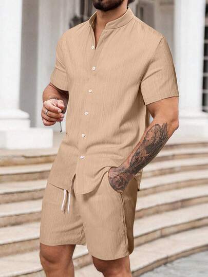 Manfinity Homme Bộ đồ nam mùa hè, áo sơ mi tay ngắn một hàng khuy đơn màu và quần short cạp rút dây Bộ đồ nam hai mảnh Bộ đồ nam mùa hè, bộ đồ ngắn thường ngày cho nam, đồ mặc đi nghỉ mát cho nam
