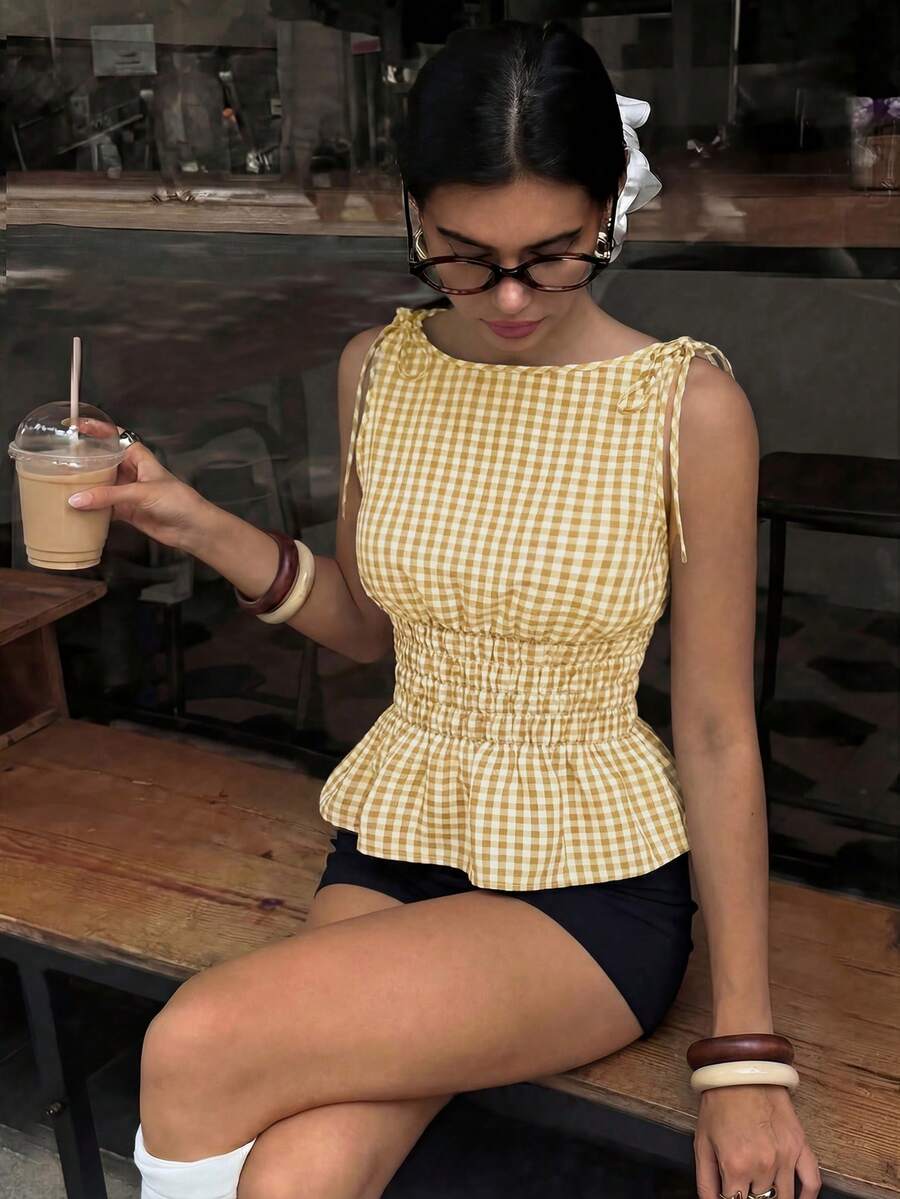 SHEIN PariChic 女款夏季法式復古格紋無袖短版上衣,白黃配色 1960s 復古早午風,肩部綁帶收腰荷葉邊下擺上衣 - 黃色 - 查看 1