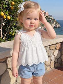 SHEIN Vintaside Kids Đứa bé gái Vai cung Cắt vỏ sò Cami ngọn & Nếp gấp cao eo Quần short - Xanh và trắng - Xem 5