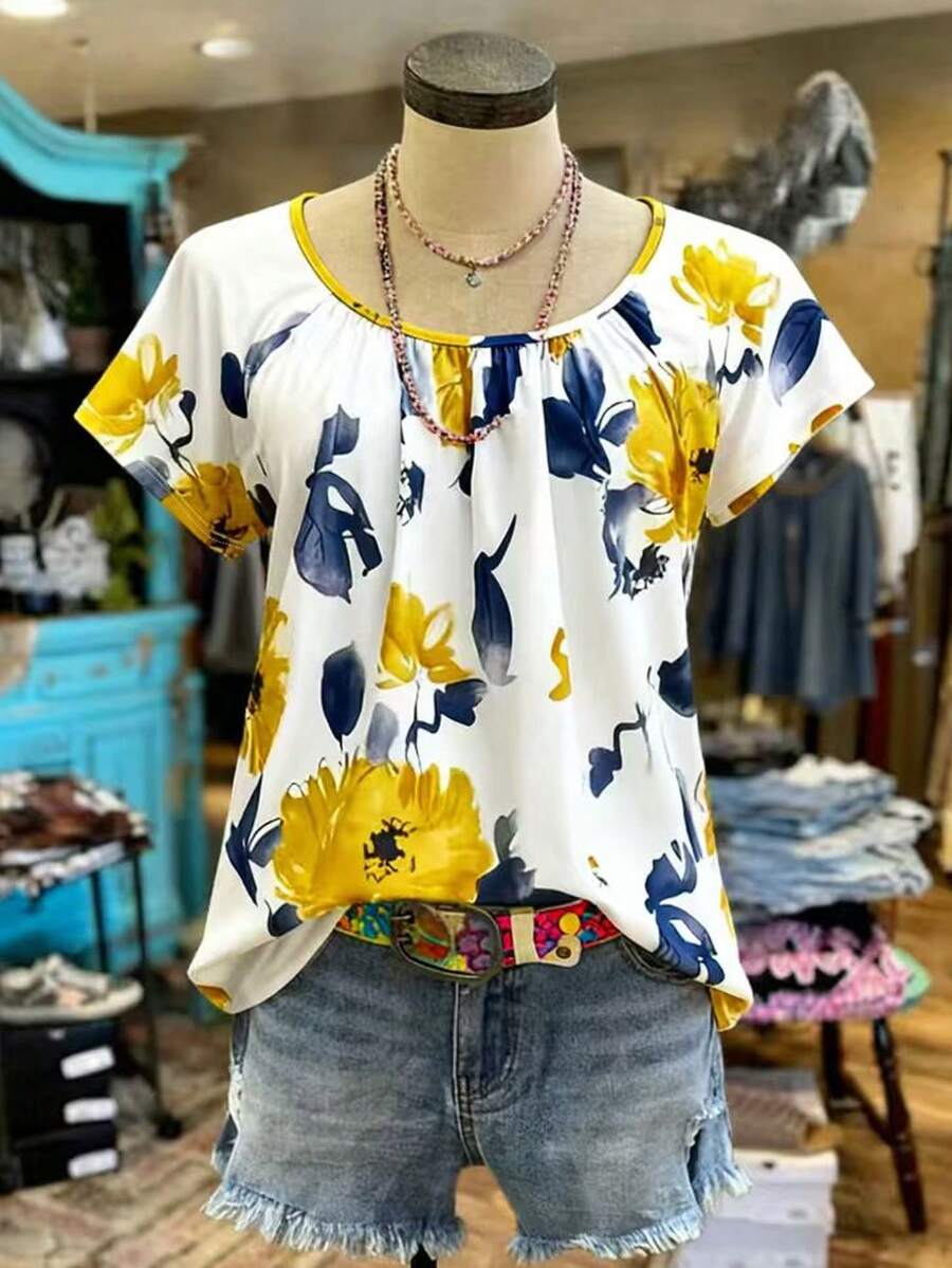 SHEIN Holidaya 大码女装春夏休闲装:简约百搭,复古风情。黄蓝水洗印花,随机图案。撞色圆领,胸前褶裥设计。宽松版型,适合大码女装。春夏必备。 - 白色 - 查看 1