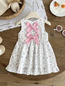 SHEIN Đầm hè không tay cổ tròn cho bé gái, họa tiết hoa tinh tế với nơ trang trí phía sau, thiết kế thắt eo với viền bèo nhún, thoải mái và giản dị cho hoạt động ngoài trời, kỳ nghỉ và mặc hàng ngày. - Nhiều màu - Xem 7
