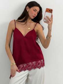 Aloruh Kamisol Wanita Warna Polos dengan Detail Renda Kontras dan Hem Asimetris - Burgundy - View 3