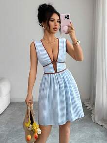 SHEIN Raffinéa Đầm ngắn không tay cổ chữ V sâu, màu xanh nhạt phối viền tương phản, phong cách nghỉ mát biển dành cho nữ, thích hợp cho kỳ nghỉ. - Màu xanh nhạt - Xem 4