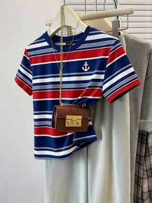 SHEIN Frenchy Áo thun nữ dáng rộng, cổ tròn, phối màu tương phản, họa tiết kẻ sọc hải quân, phong cách tối giản thường ngày, phù hợp cho các buổi đi chơi, phong cách đường phố, vẻ đẹp cổ điển sang trọng, lãng mạn và thanh lịch. - Nhiều màu - Xem 10