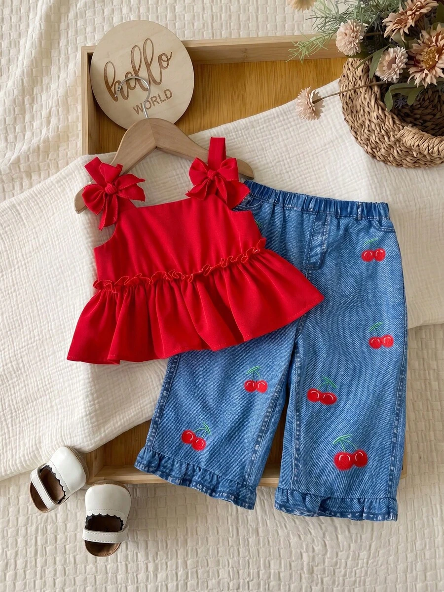 SHEIN Bộ đồ hè 2 mảnh cho bé gái, áo yếm màu đỏ và quần short denim thêu hình quả anh đào, thích hợp cho đi chơi, mặc ở nhà, chơi thể thao nhẹ và dự tiệc vui vẻ. - Đỏ - Xem 1