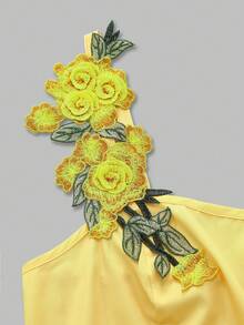 Elenzga 大码女式碎花吊带连衣裙，亮黄色调，清新碎花图案，柔和的黄色主色调搭配绿色叶子装饰吊带，腰间系有绿色丝带蝴蝶结，渐变黄色碎花裙摆，散发阳光般的活力，非常适合拍照，适合日常穿着、约会和度假。 - 黃色 - 查看 3